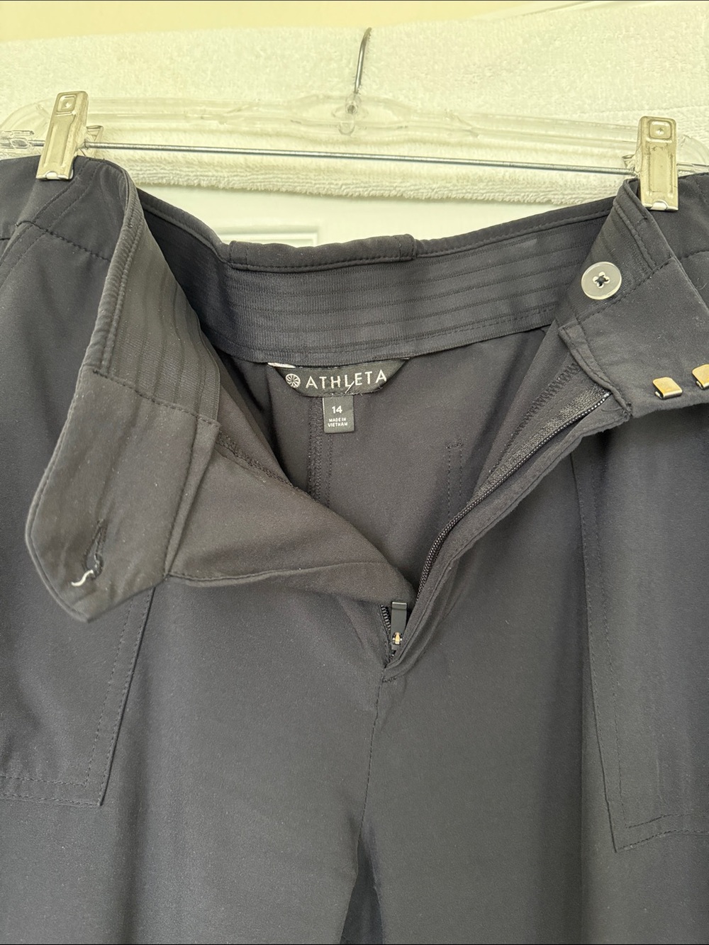 Athleta Black Wide Leg Crop Pants Utility Travel Pant Sz 14 - Picture 2 of 4